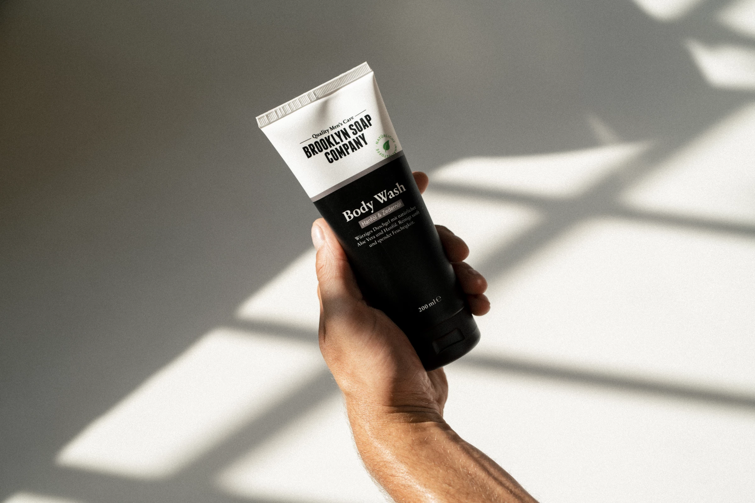 Brooklyn Soap Company Duschgel Body Wash Hanföl & Zedernöl 3 Brooklyn Soap Company Duschgel Body Wash Hanföl & Zedernöl – Bild 3