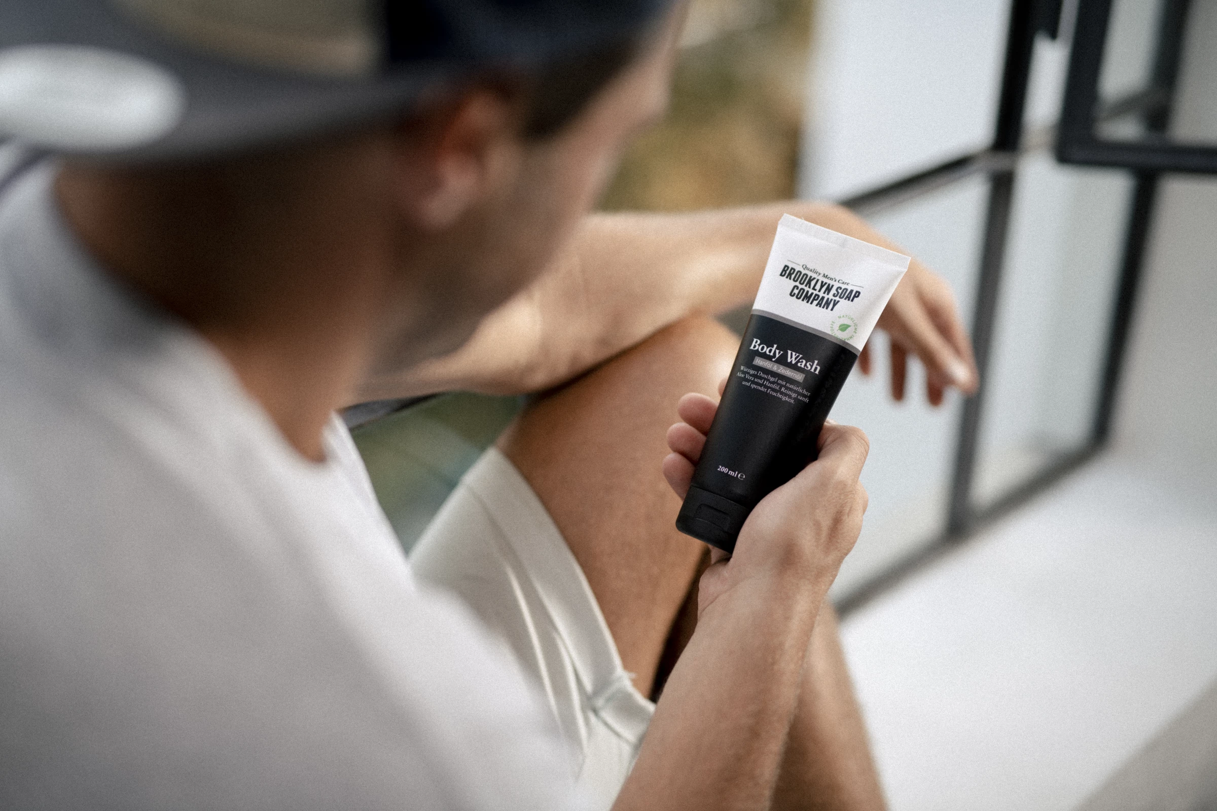 Brooklyn Soap Company Duschgel Body Wash Hanföl & Zedernöl 4 Brooklyn Soap Company Duschgel Body Wash Hanföl & Zedernöl – Bild 4