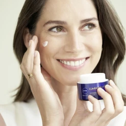 NIVEA Cellular Luminous 630 Anti Pigmentflecken Regenerierende Nachtpflege -Compeed Geschäft MAM 8268093 SHOP IMAGE 1.4