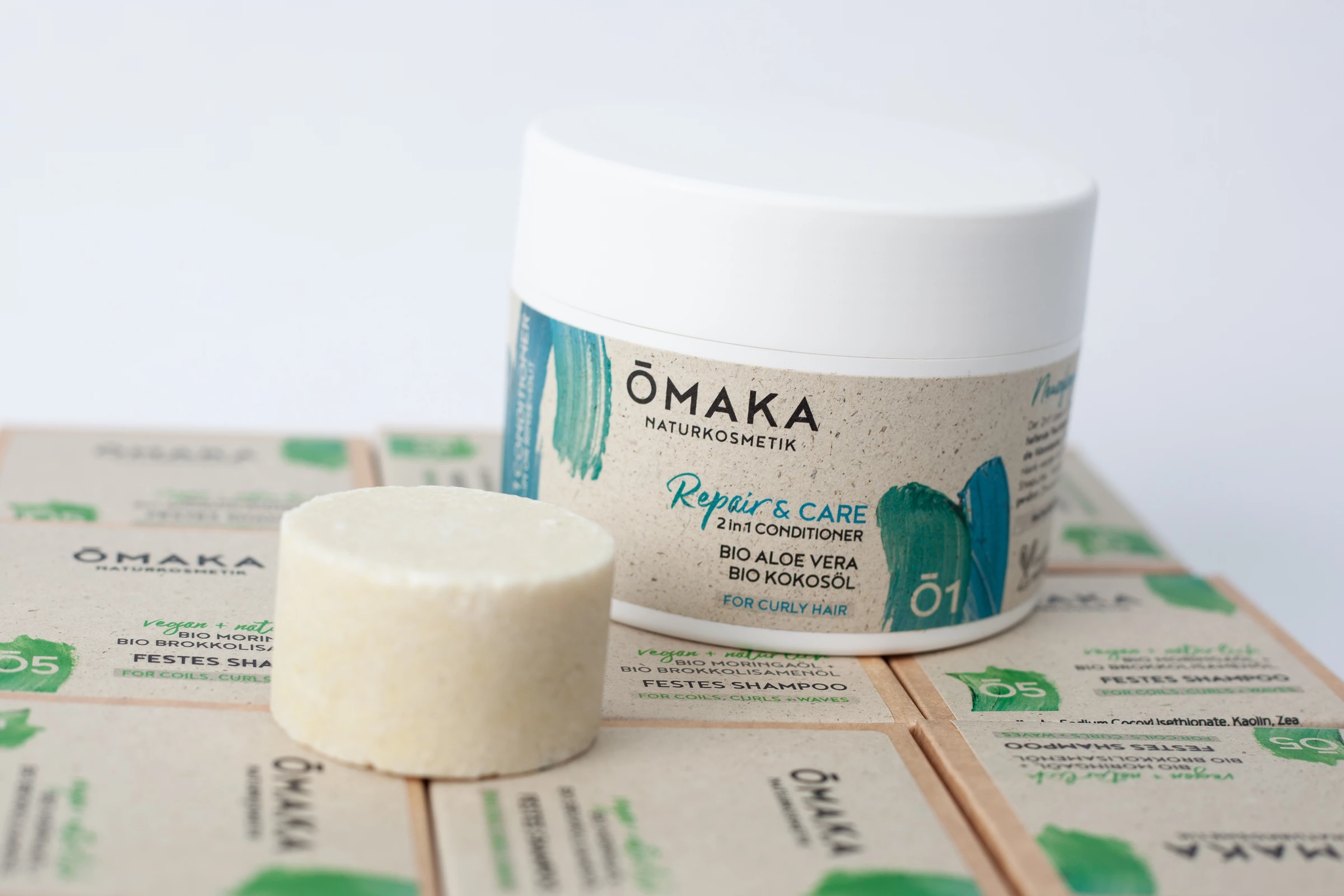 ŌMAKA Vorteilsset Festes Shampoo + 2in1 Conditioner 4 ŌMAKA Vorteilsset Festes Shampoo + 2in1 Conditioner – Bild 4